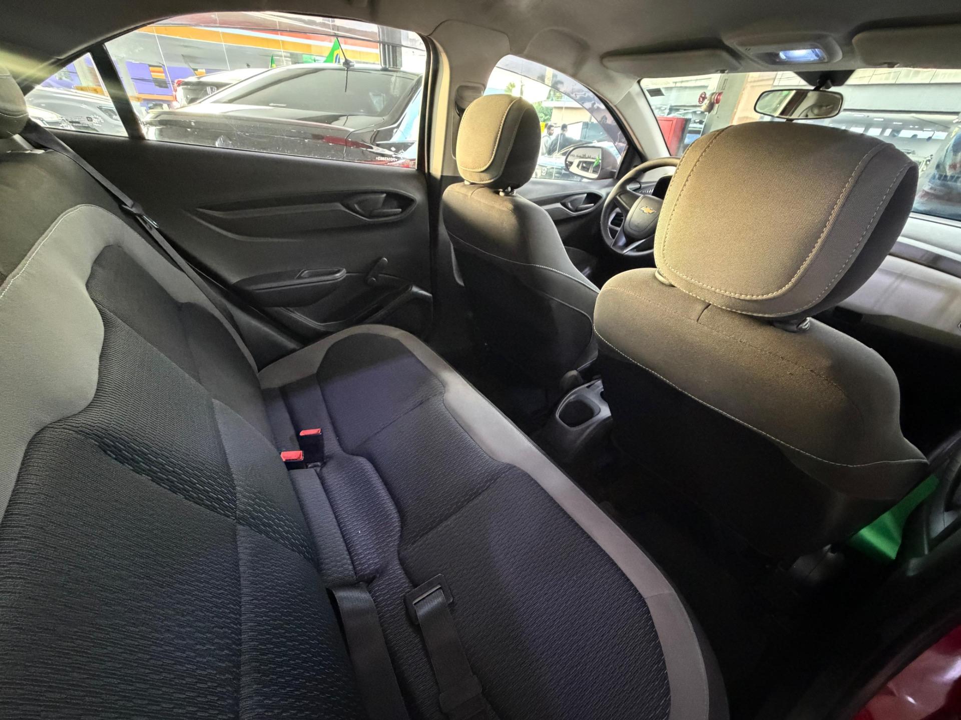 CHEVROLET Onix Hatch - Foto