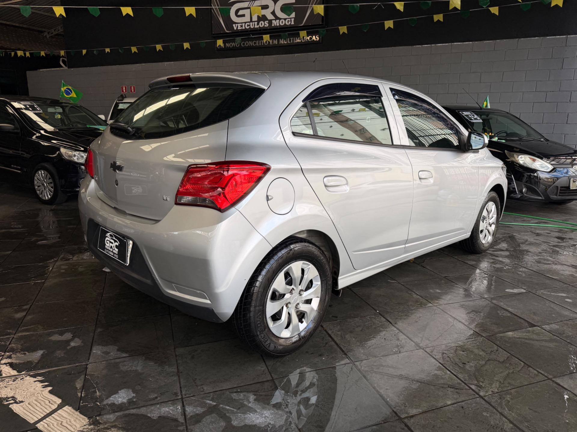 CHEVROLET Onix Hatch - Foto