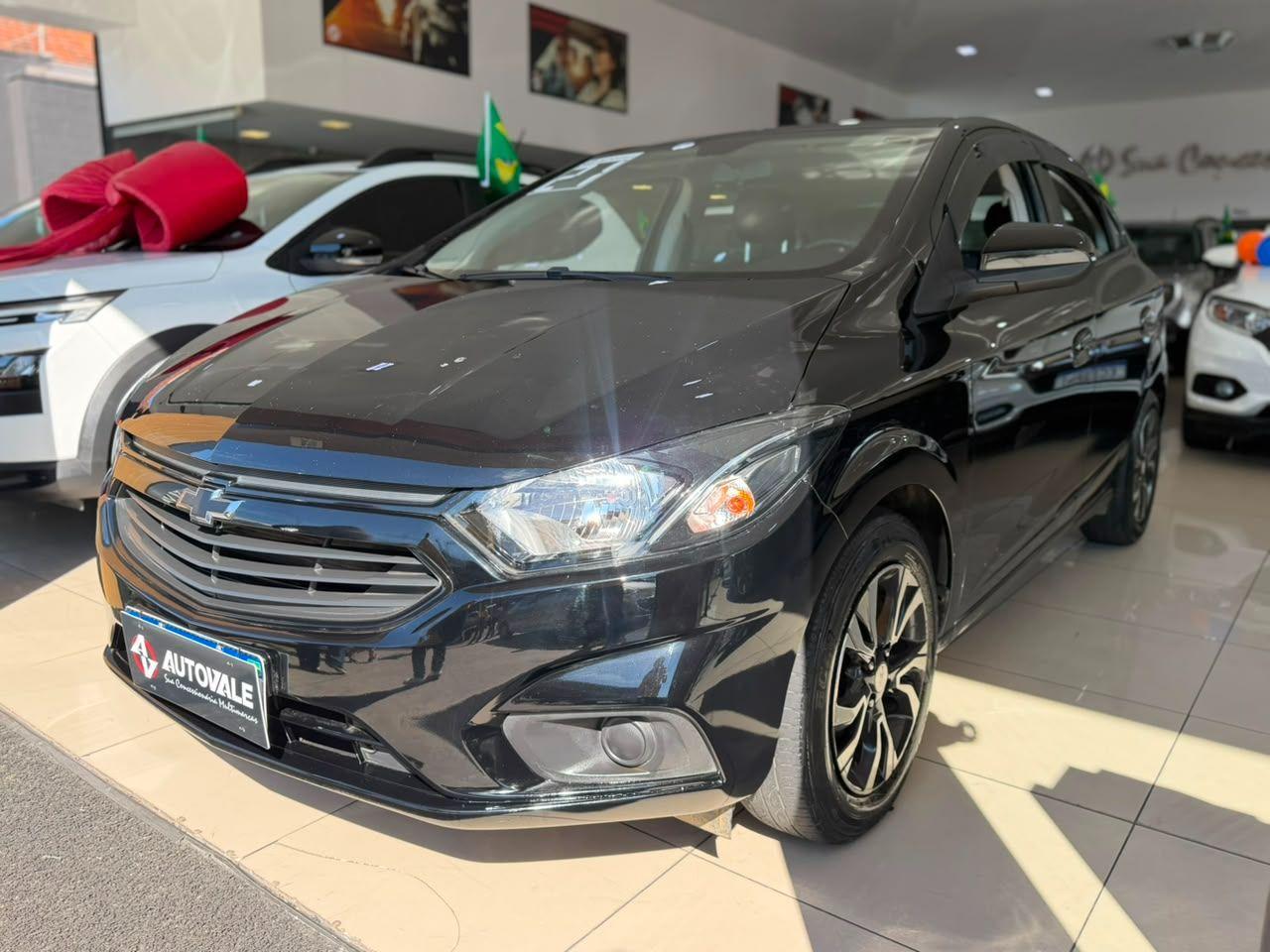 CHEVROLET Onix Hatch - Foto