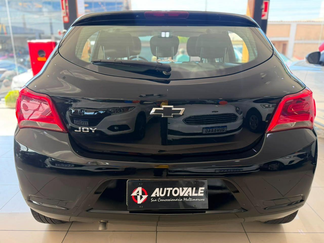 CHEVROLET Onix Hatch - Foto