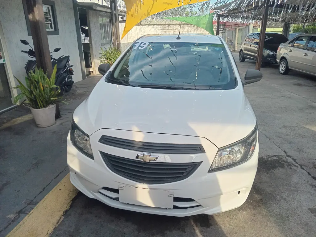 CHEVROLET Onix Hatch - Foto