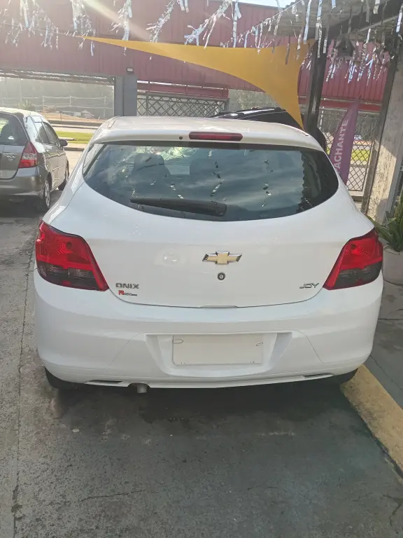 CHEVROLET Onix Hatch - Foto