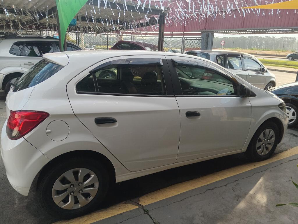CHEVROLET Onix Hatch - Foto