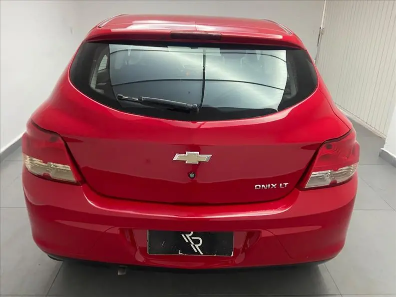 CHEVROLET Onix Hatch - Foto