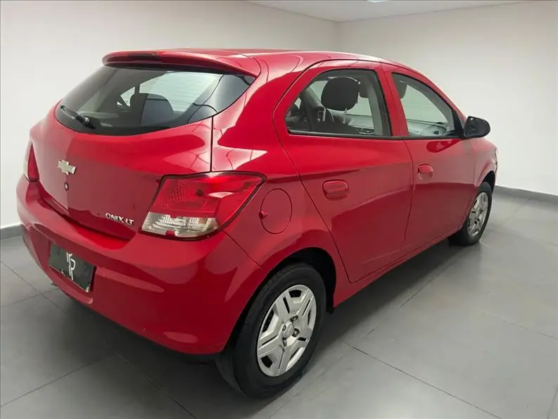 CHEVROLET Onix Hatch - Foto