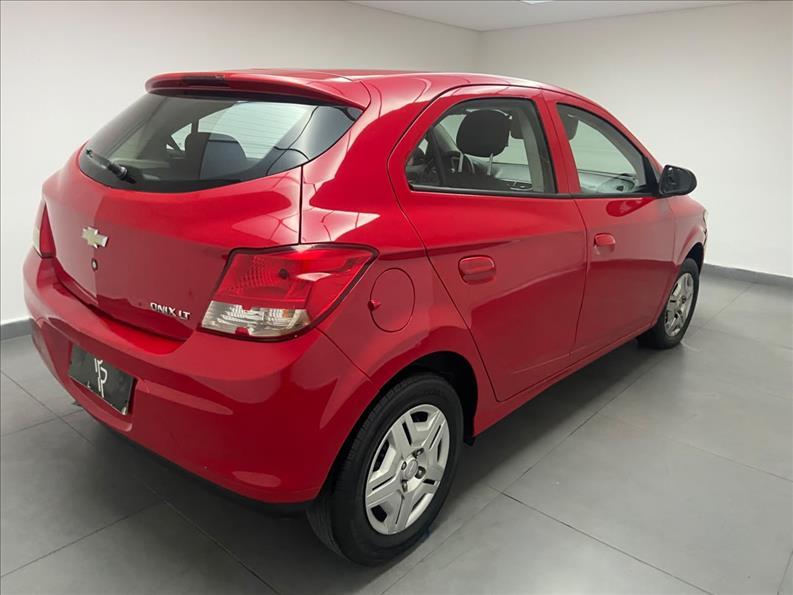 CHEVROLET Onix Hatch - Foto
