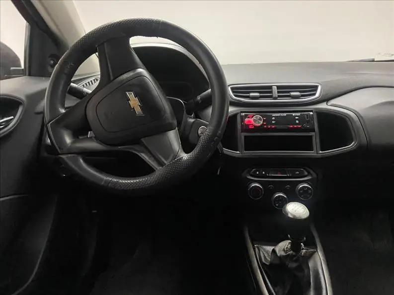 CHEVROLET Onix Hatch - Foto