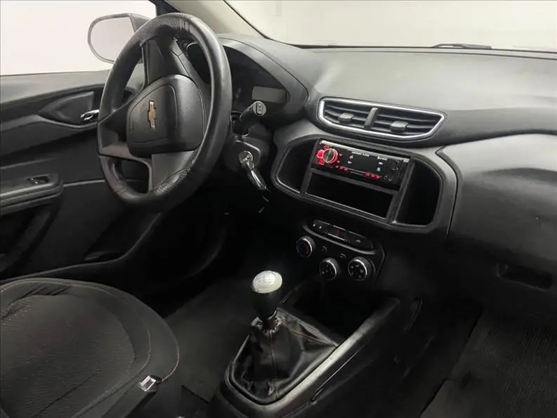 CHEVROLET Onix Hatch - Foto