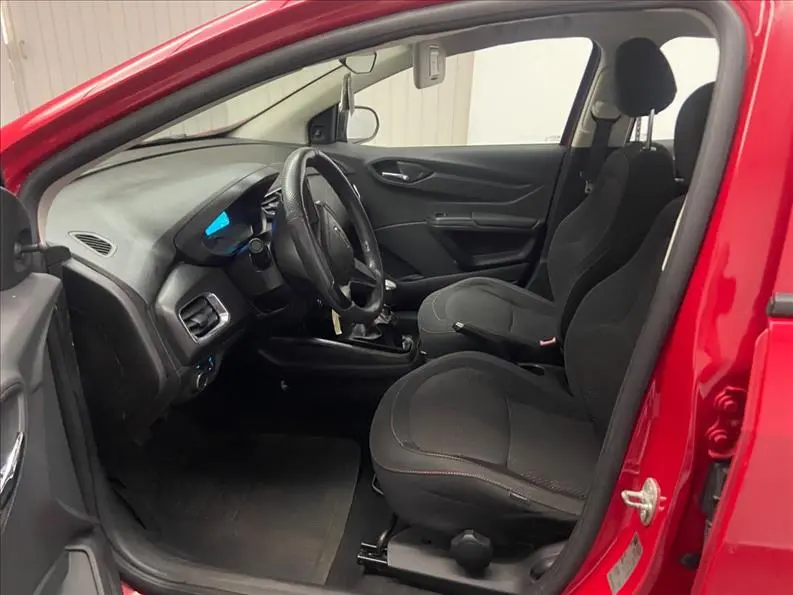 CHEVROLET Onix Hatch - Foto