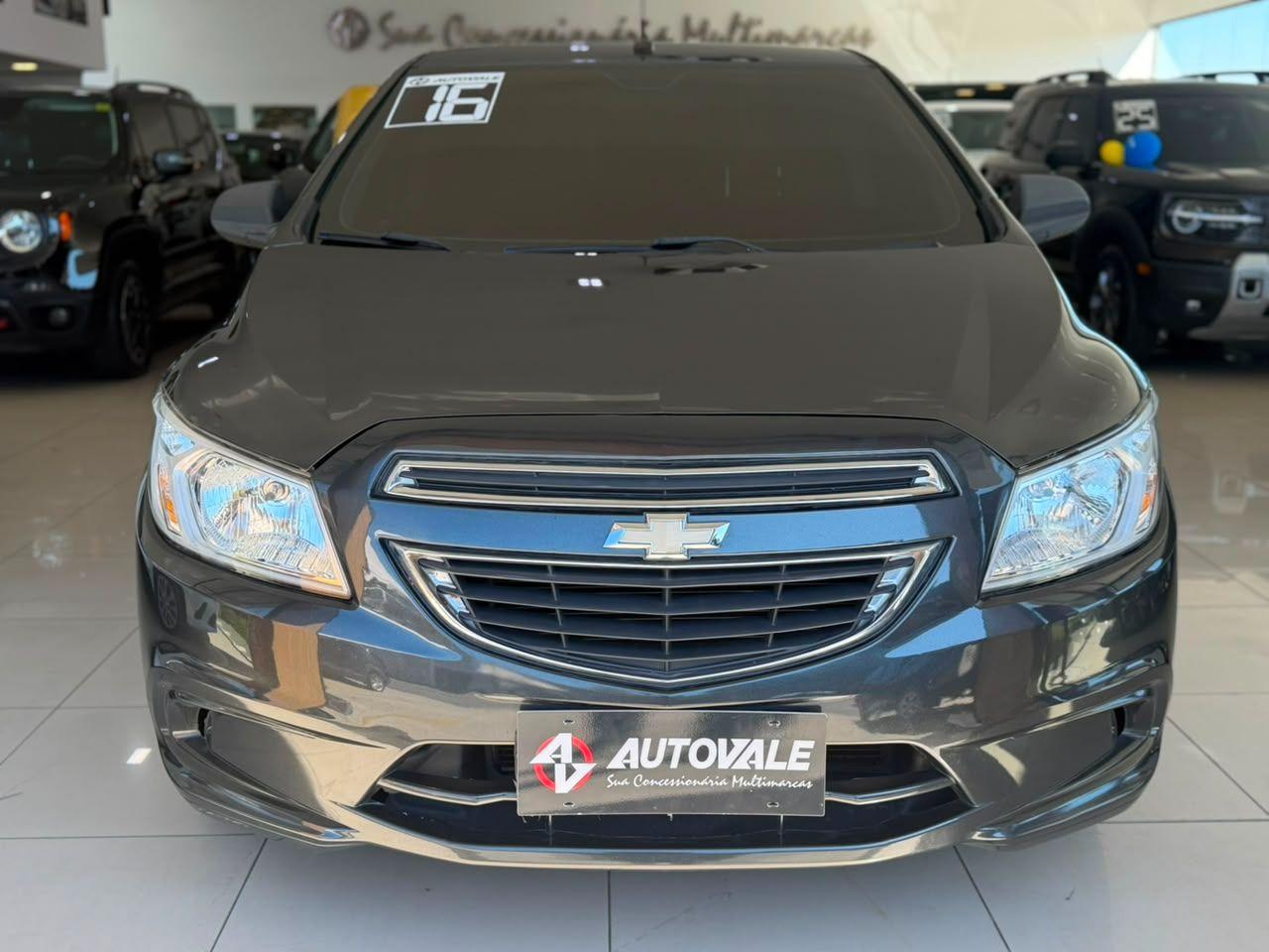 CHEVROLET Onix Hatch - Foto