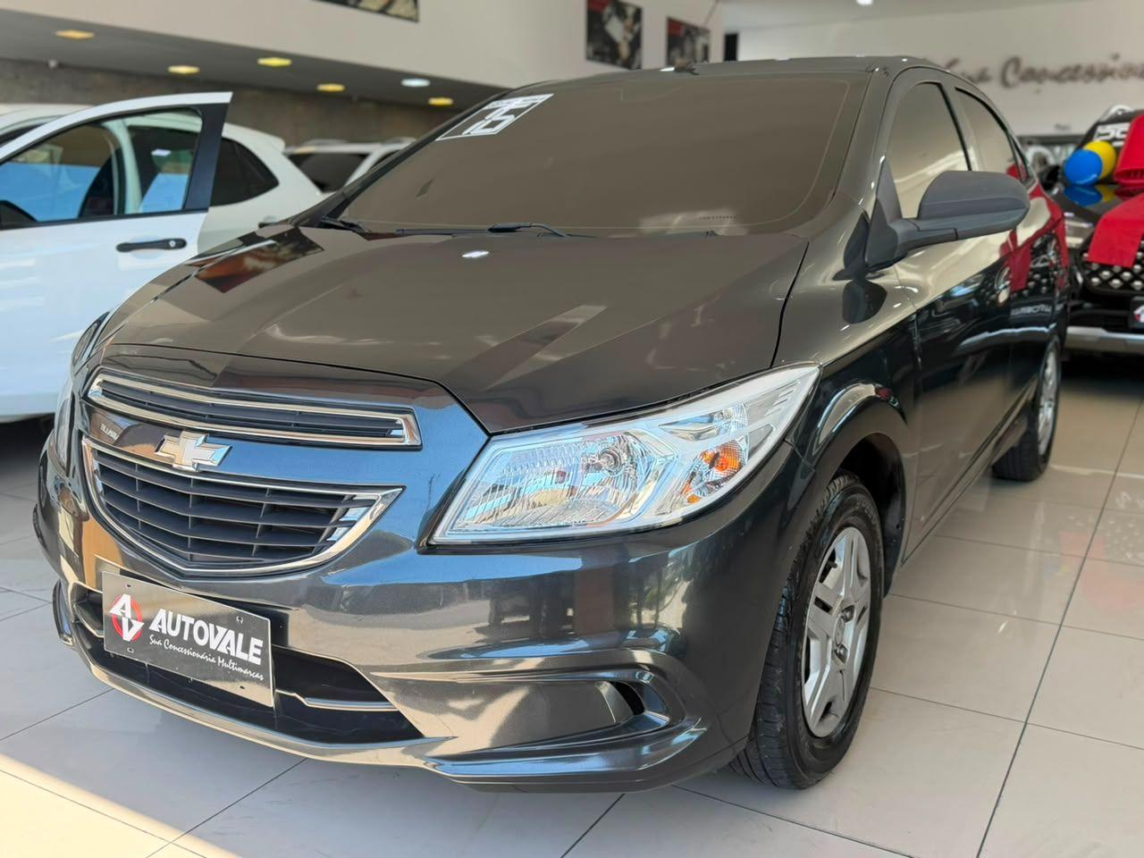 CHEVROLET Onix Hatch - Foto
