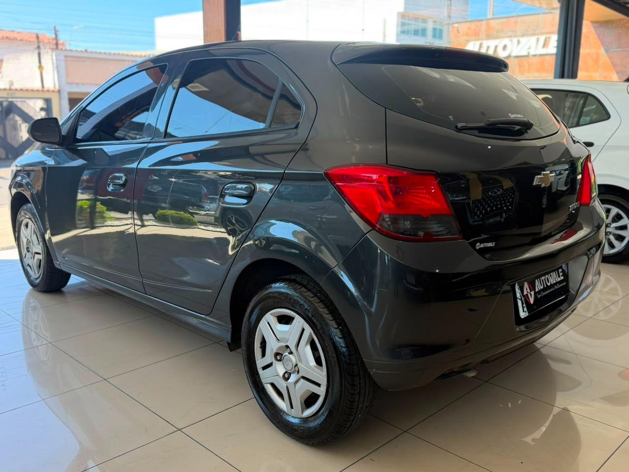 CHEVROLET Onix Hatch - Foto