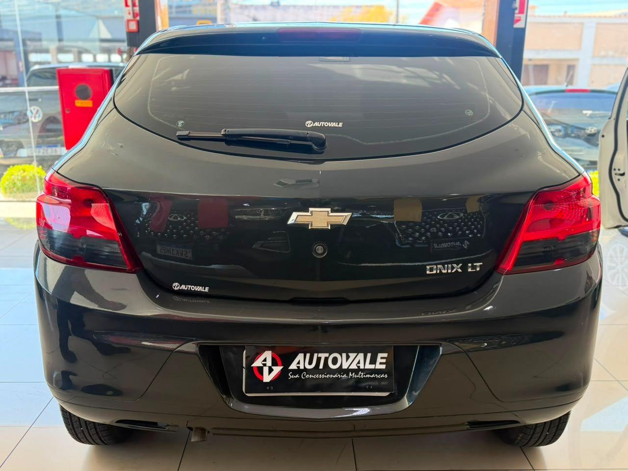 CHEVROLET Onix Hatch - Foto