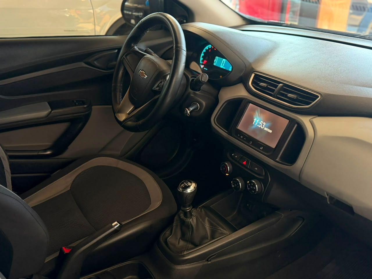 CHEVROLET Onix Hatch - Foto
