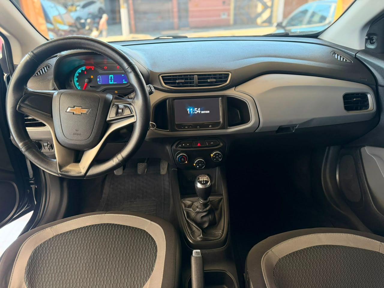 CHEVROLET Onix Hatch - Foto