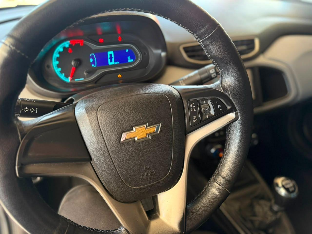CHEVROLET Onix Hatch - Foto