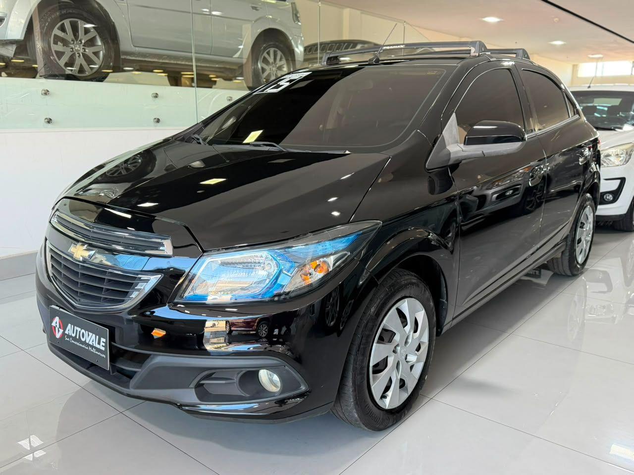 CHEVROLET Onix Hatch - Foto