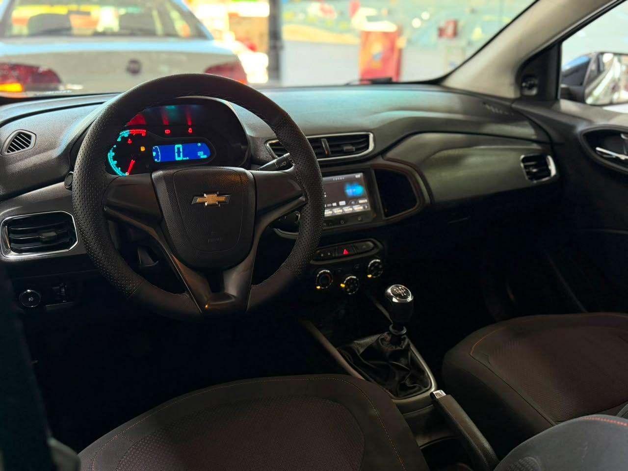 CHEVROLET Onix Hatch - Foto