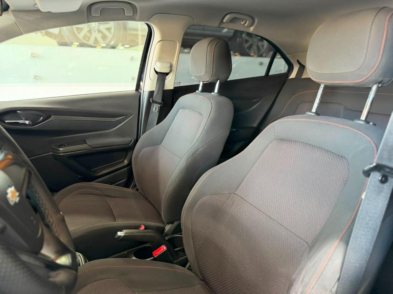 CHEVROLET Onix Hatch - Foto