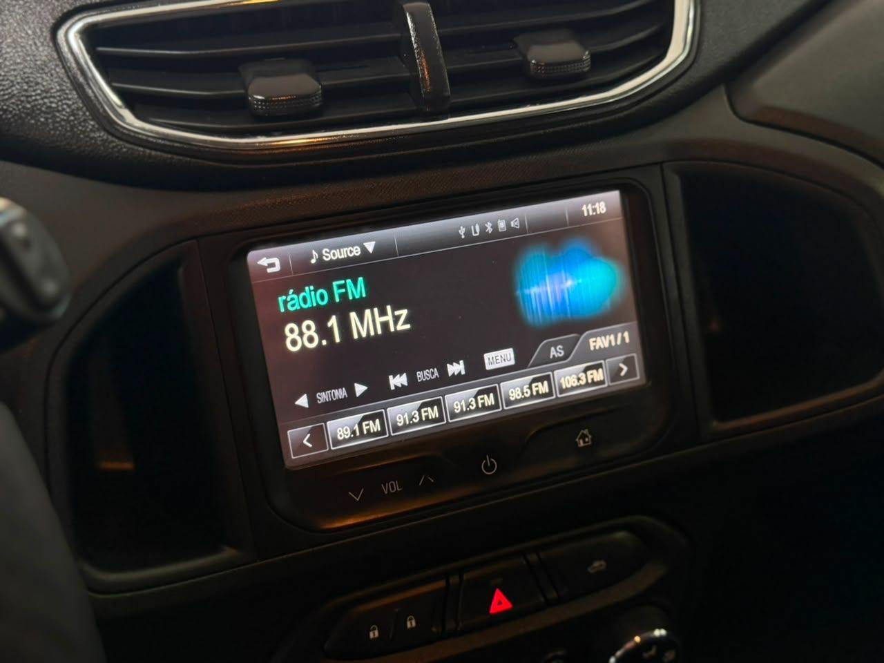 CHEVROLET Onix Hatch - Foto