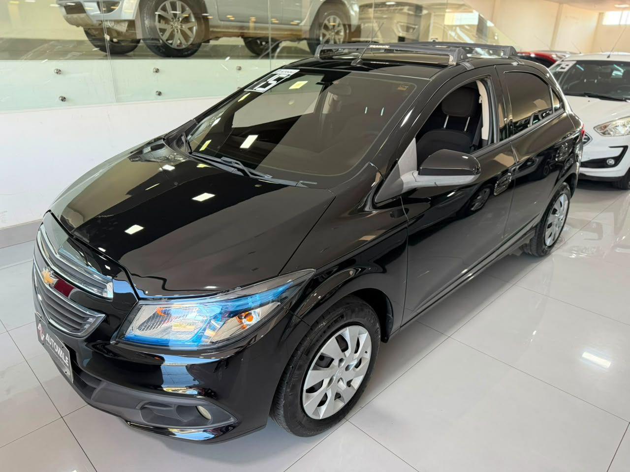 CHEVROLET Onix Hatch - Foto