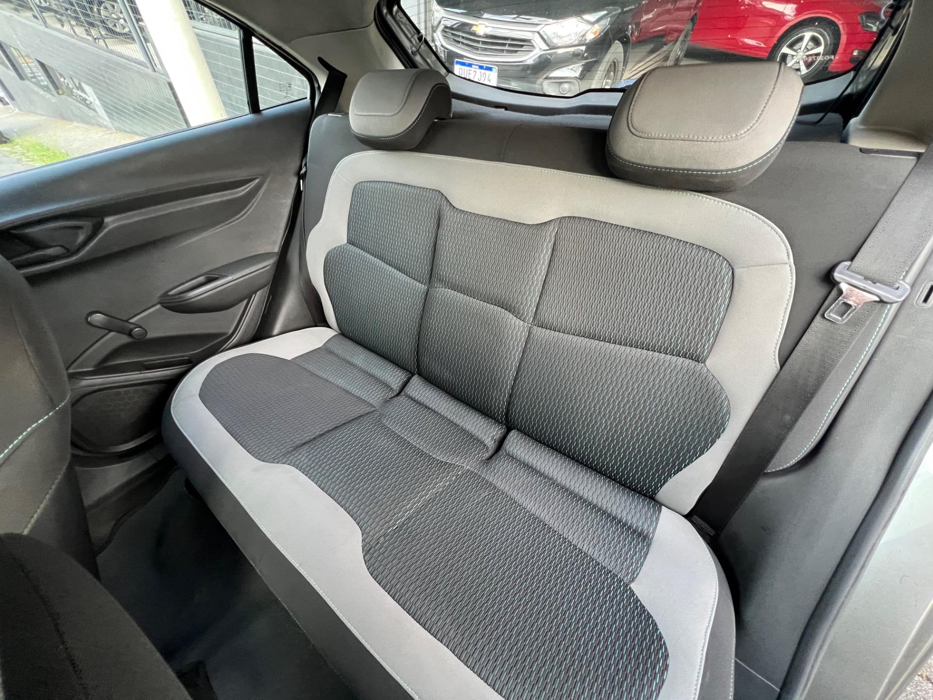 CHEVROLET Onix Hatch - Foto