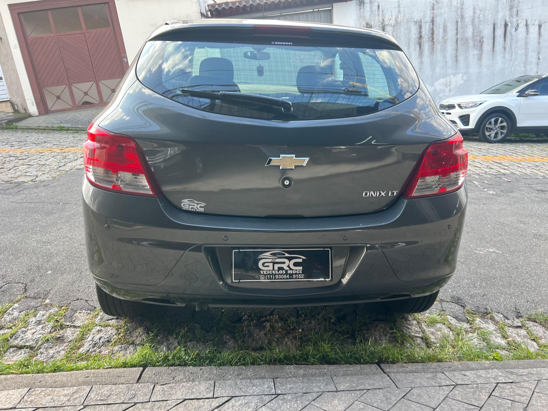 CHEVROLET Onix Hatch - Foto
