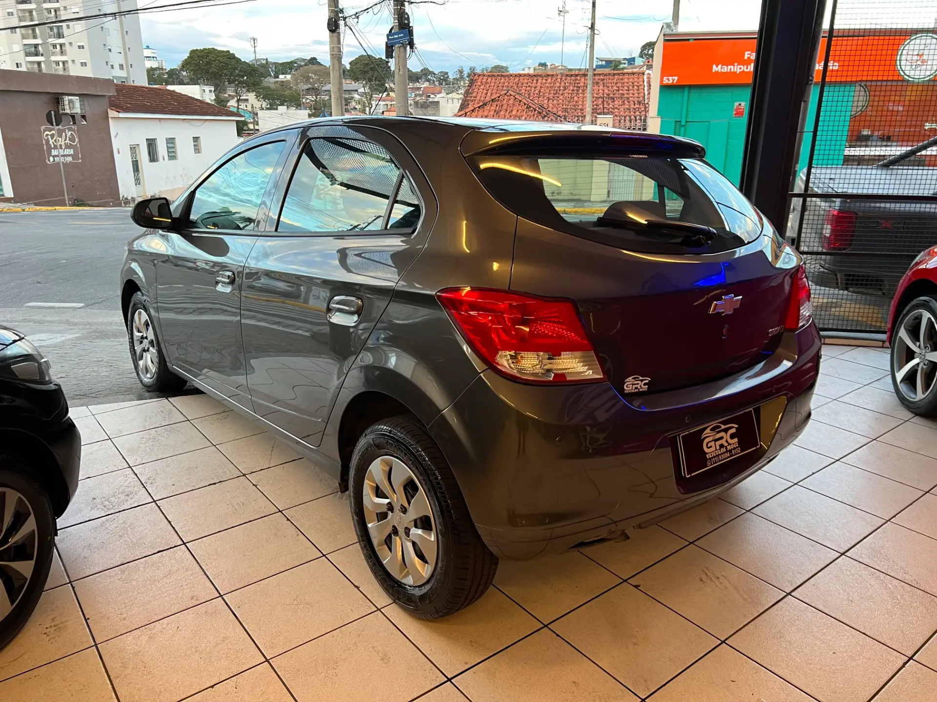 CHEVROLET Onix Hatch - Foto