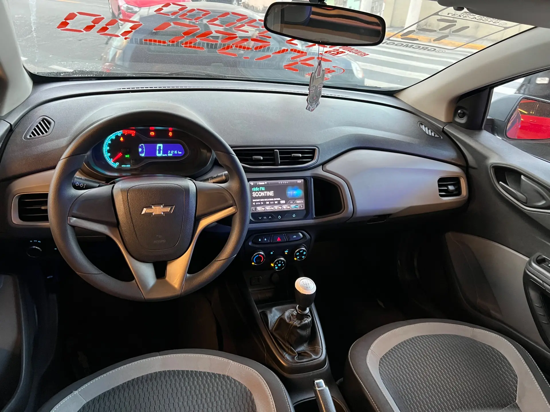 CHEVROLET Onix Hatch - Foto