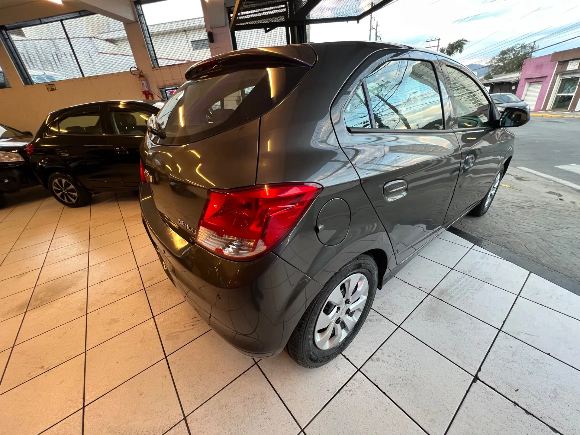 CHEVROLET Onix Hatch - Foto