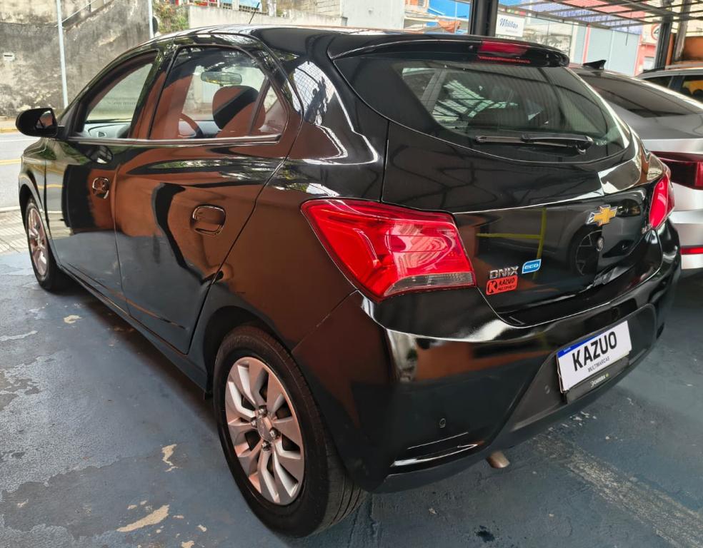 CHEVROLET Onix Hatch - Foto