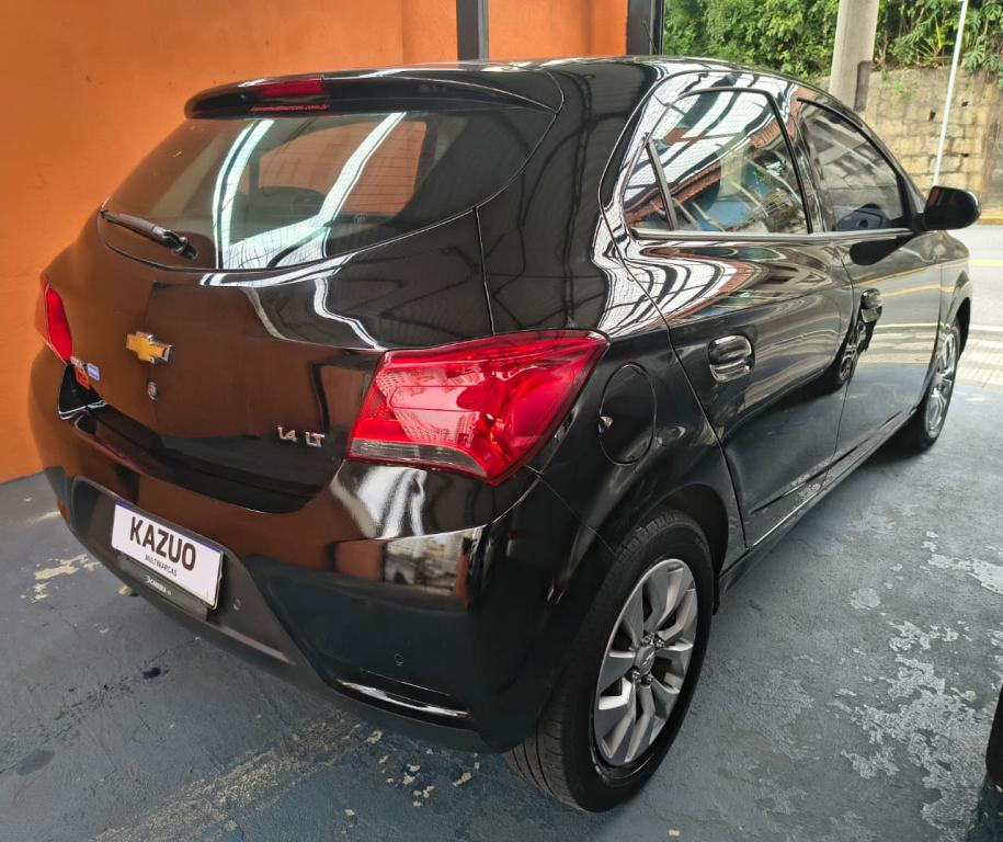 CHEVROLET Onix Hatch - Foto