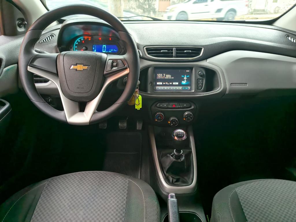 CHEVROLET Onix Hatch - Foto
