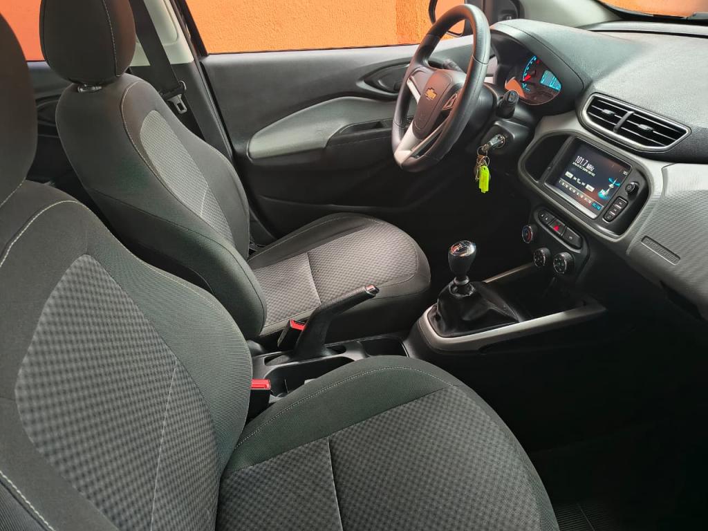 CHEVROLET Onix Hatch - Foto