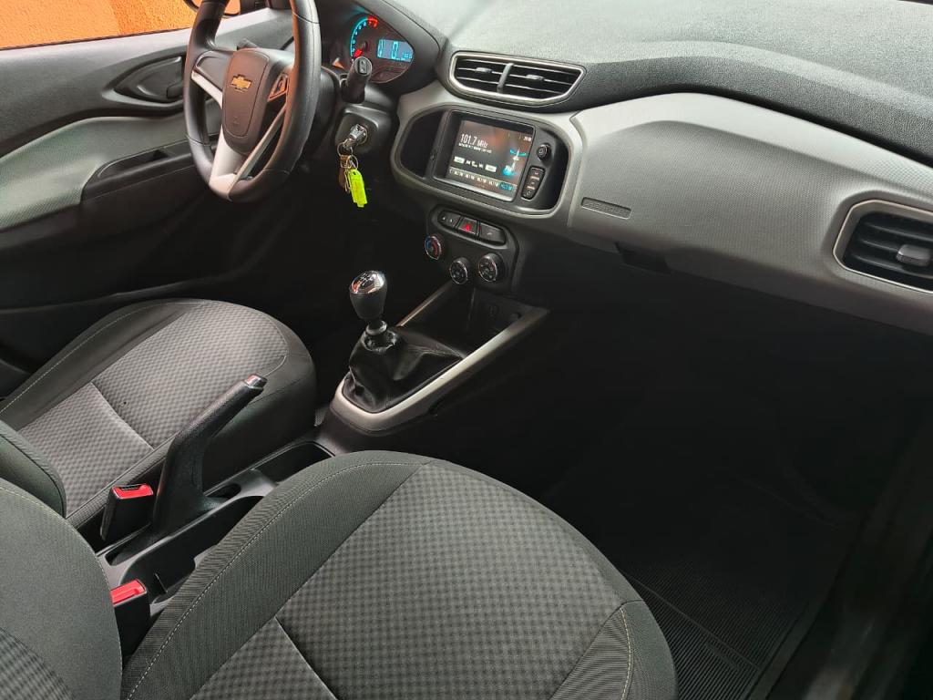 CHEVROLET Onix Hatch - Foto