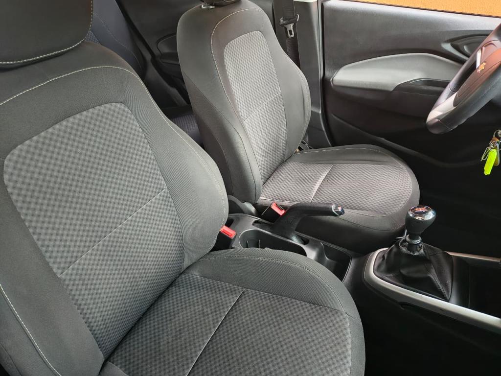 CHEVROLET Onix Hatch - Foto