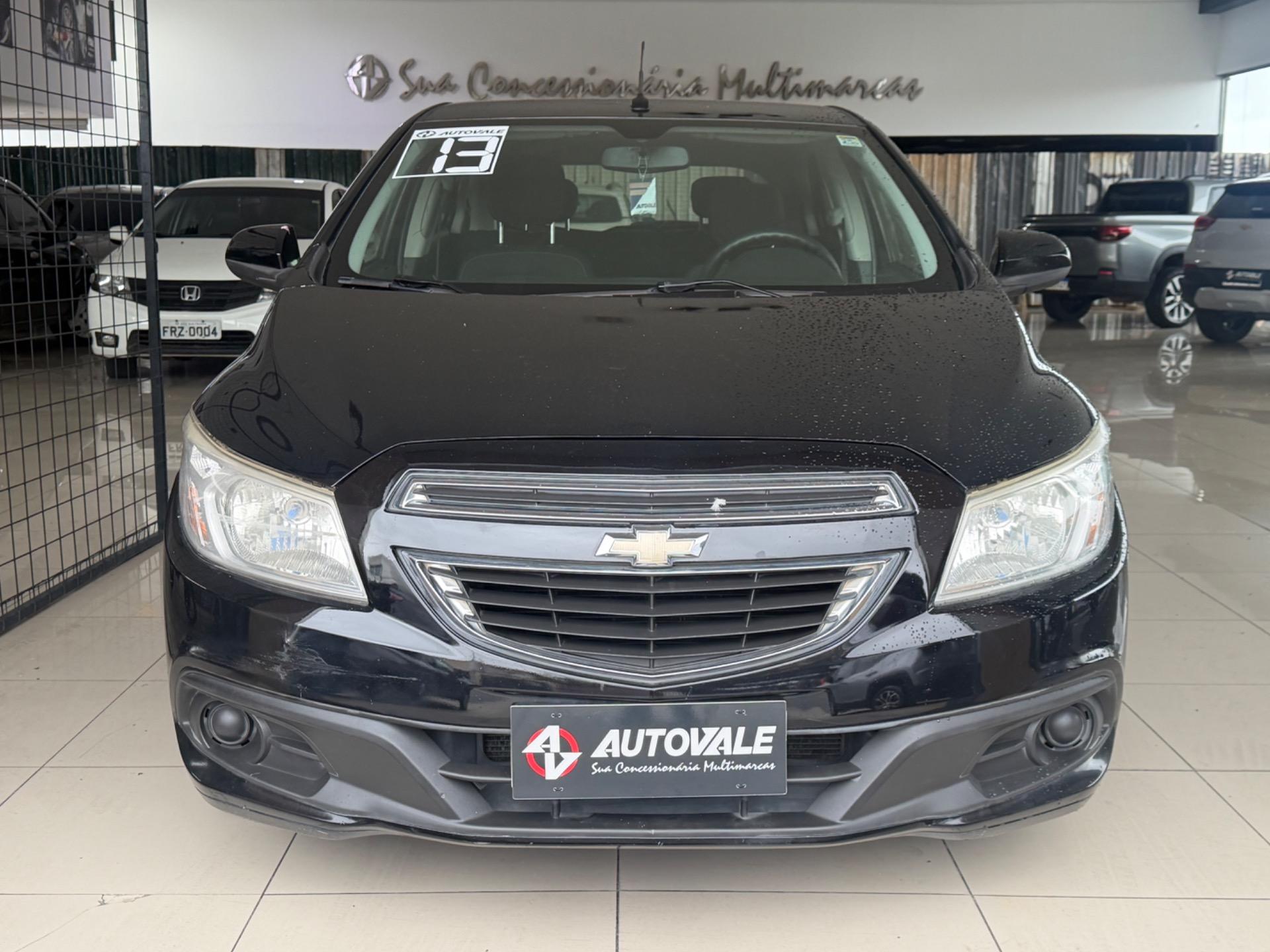 CHEVROLET Onix Hatch - Foto