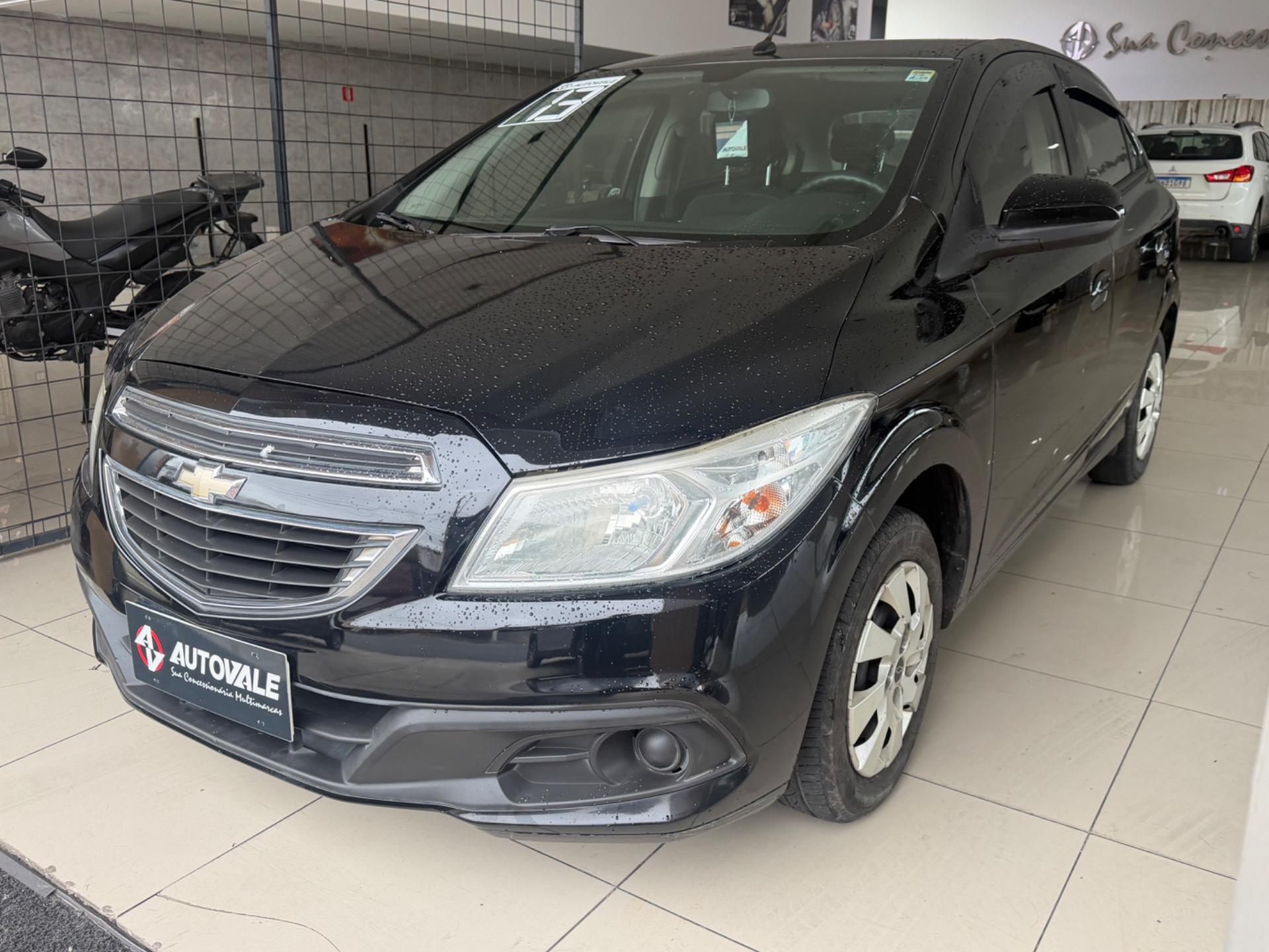 CHEVROLET Onix Hatch - Foto