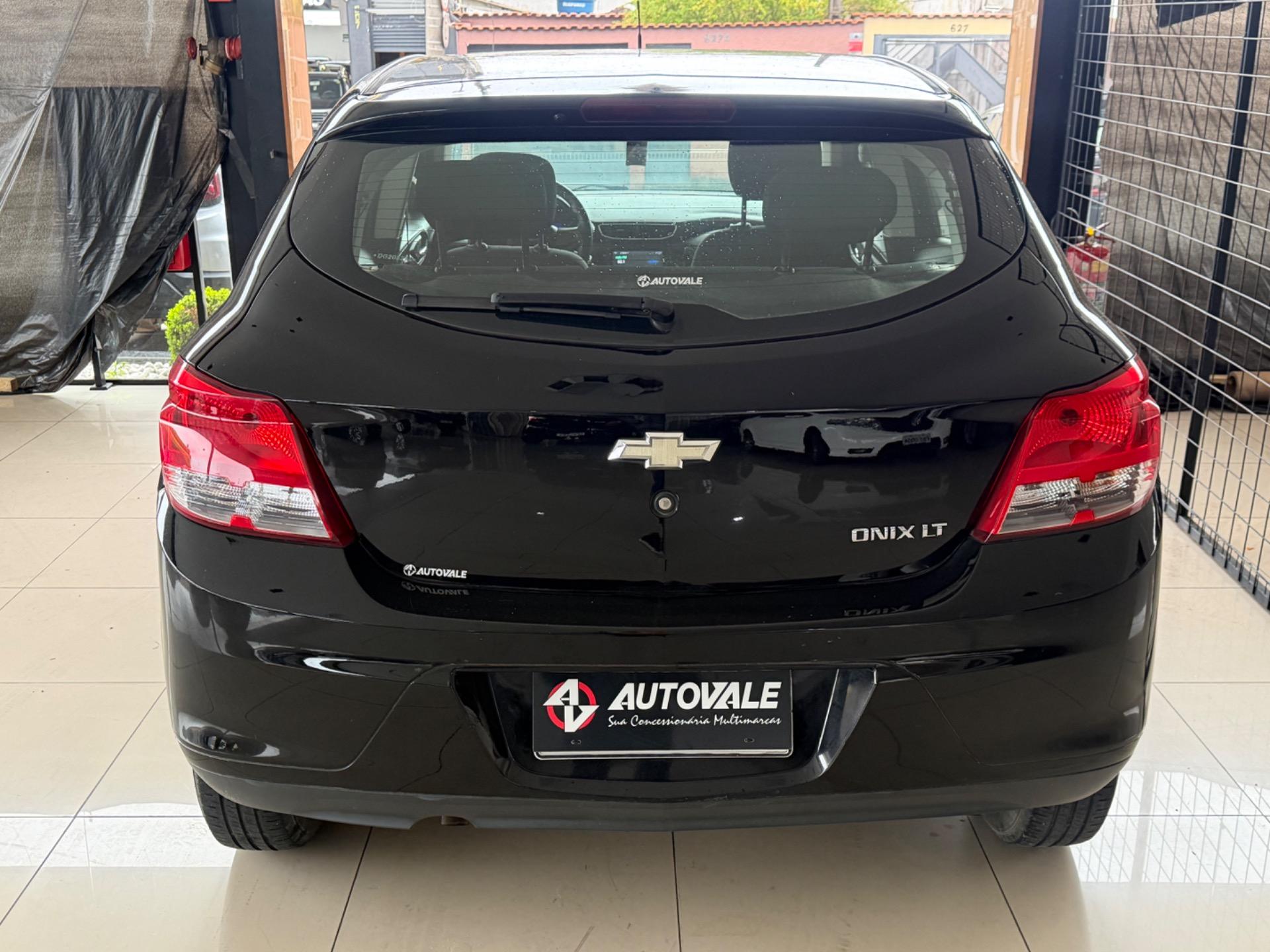CHEVROLET Onix Hatch - Foto