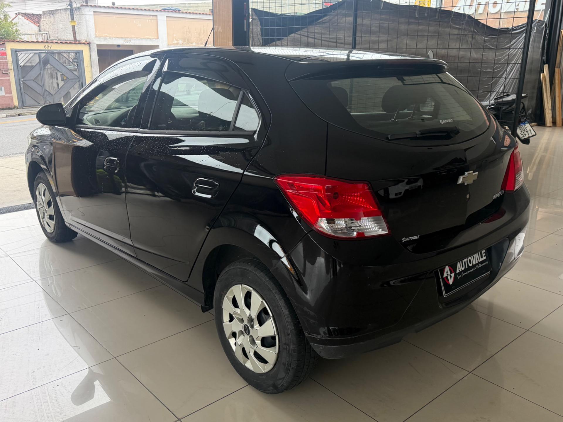 CHEVROLET Onix Hatch - Foto