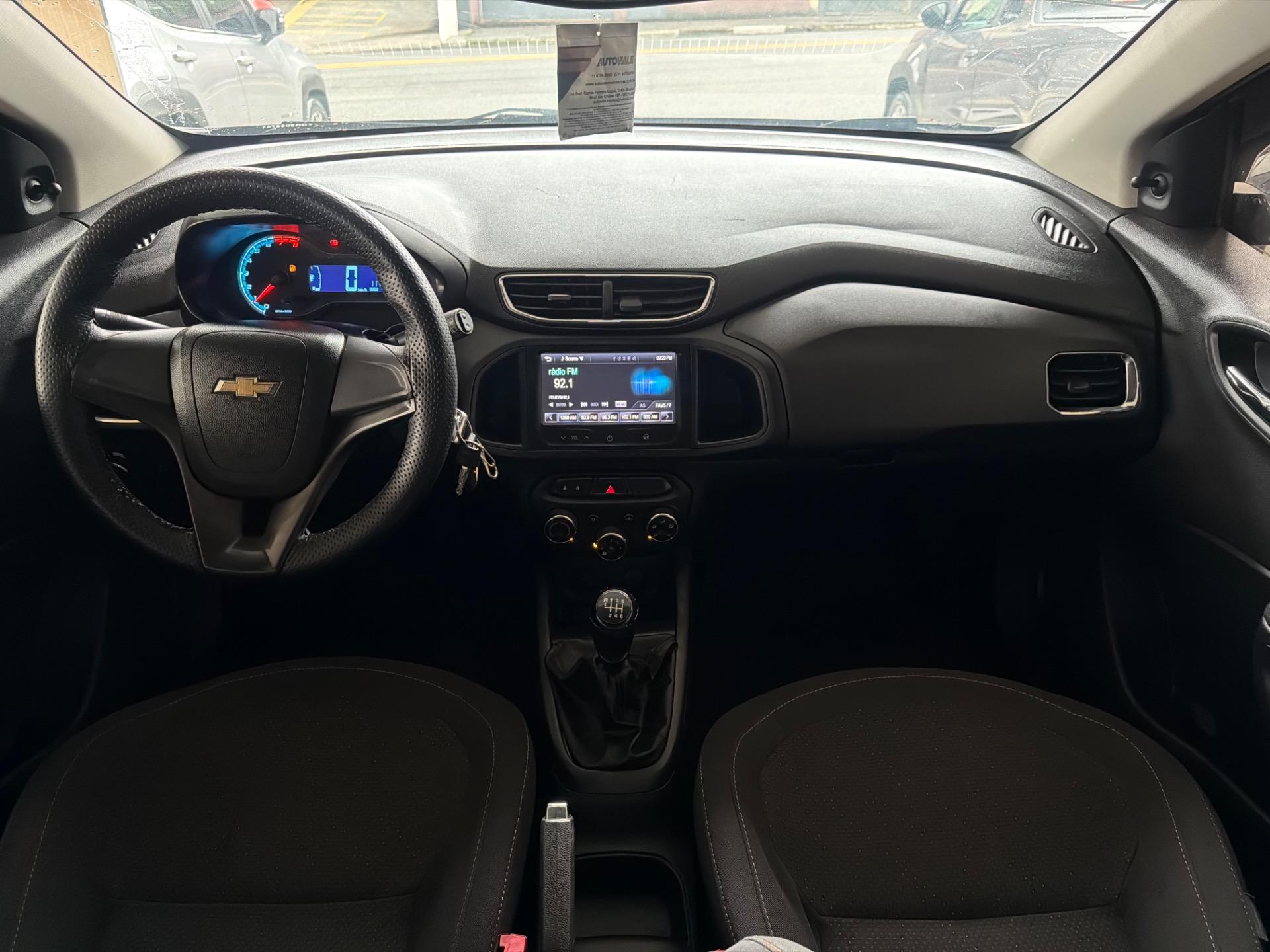 CHEVROLET Onix Hatch - Foto