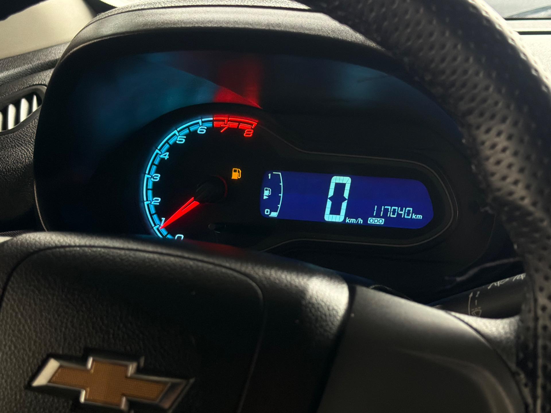 CHEVROLET Onix Hatch - Foto