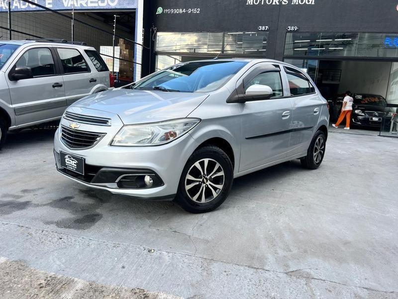 CHEVROLET Onix Hatch - Foto