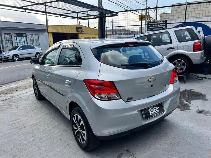 CHEVROLET Onix Hatch - Foto