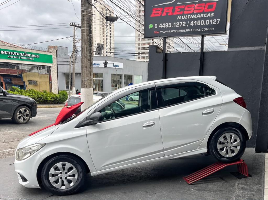 CHEVROLET Onix Hatch - Foto