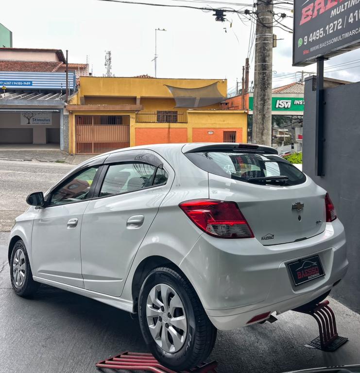 CHEVROLET Onix Hatch - Foto