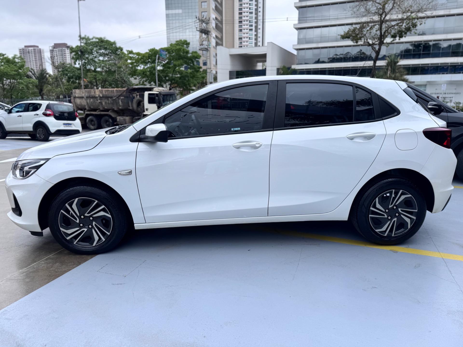 CHEVROLET Onix Hatch - Foto