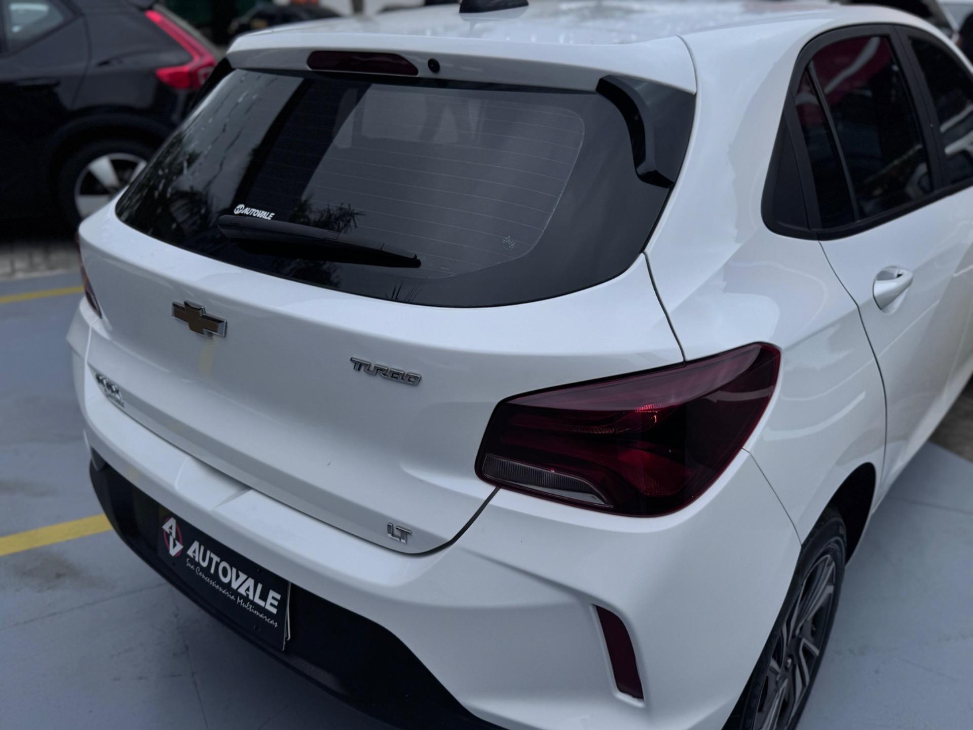 CHEVROLET Onix Hatch - Foto