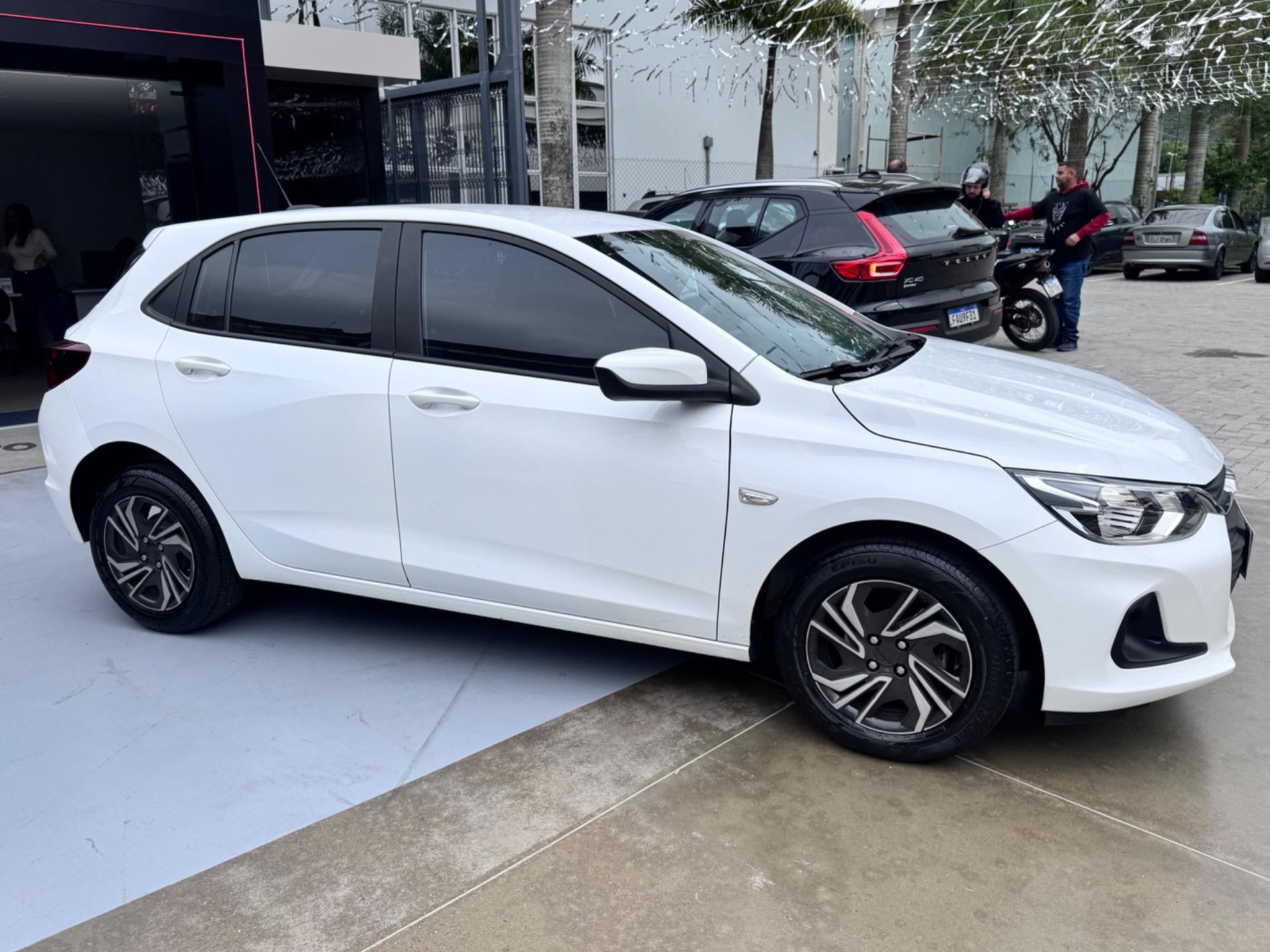 CHEVROLET Onix Hatch - Foto