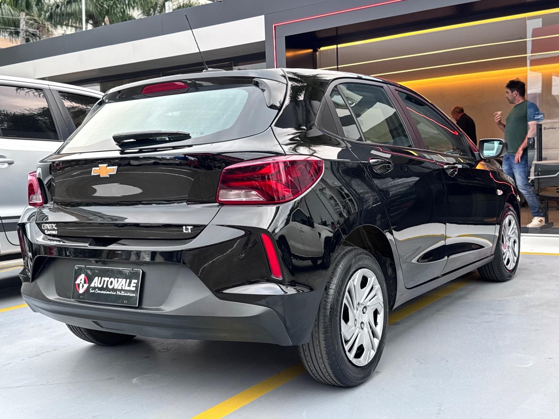CHEVROLET Onix Hatch - Foto